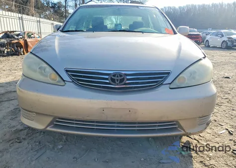 2005 Toyota Camry Le z USA, uszkodzony, nr VIN 4T1BE32K45U602390